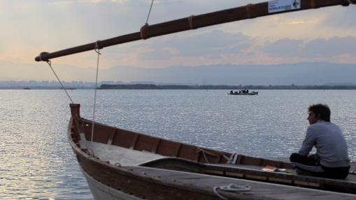 Una barca en La Albufera de Valencia