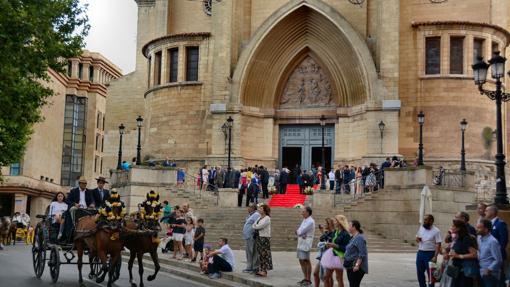 Puerta principal de la catedral de Albacete