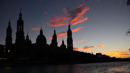 Atardecer del Pilar desde el puente de piedra sobre el Ebro