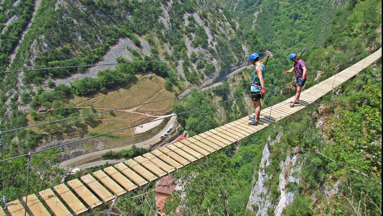 Vía ferrata de Puente Vidosa, sobre el Desfiladero de los Beyos, Asturias