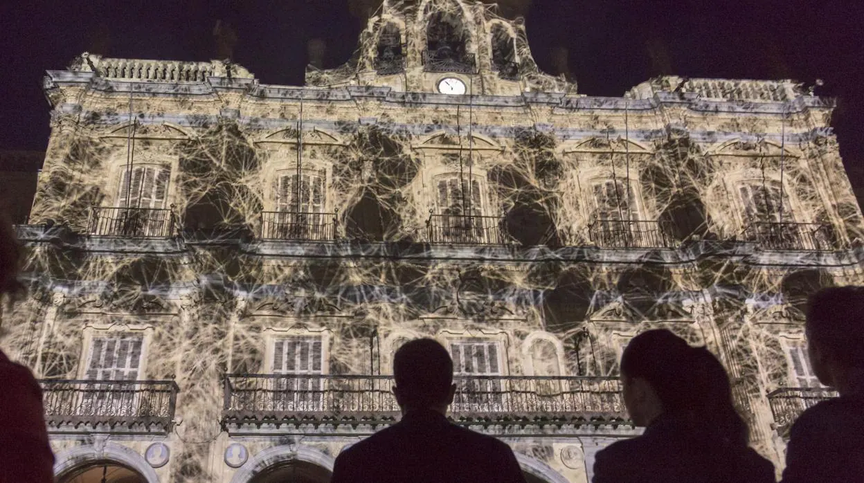 Una proyección sobre la Plaza Mayor de Salamanca durante una pasada edicicón del Festival de Luz y Vaguardias