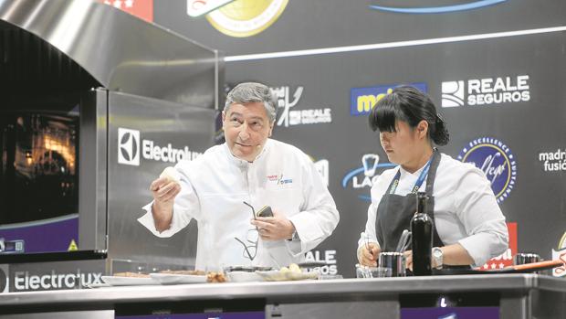 Joan Roca y su demostración de cocina de piezas enteras