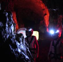 Turismo marciano en una cueva de Cantabria