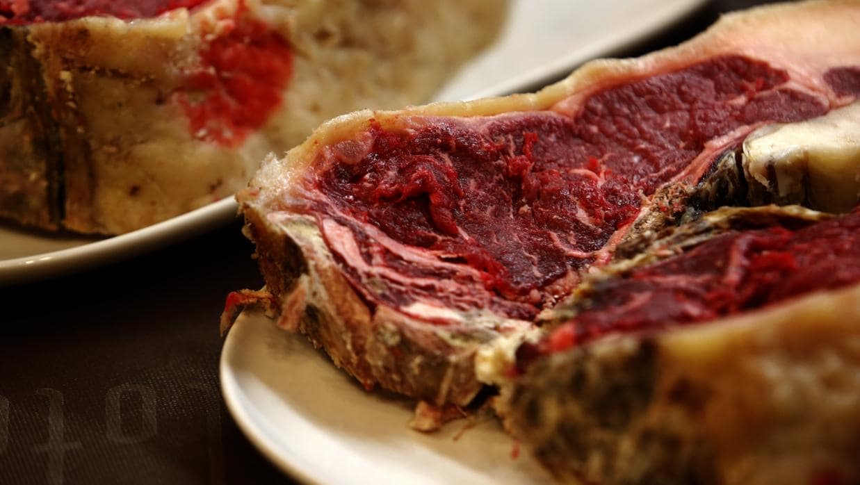 Carne roja en una sidrería asturiana