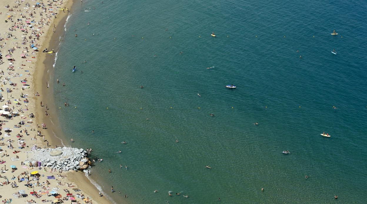 Vista aérea de la playa de San Sebastián, en Barcelona