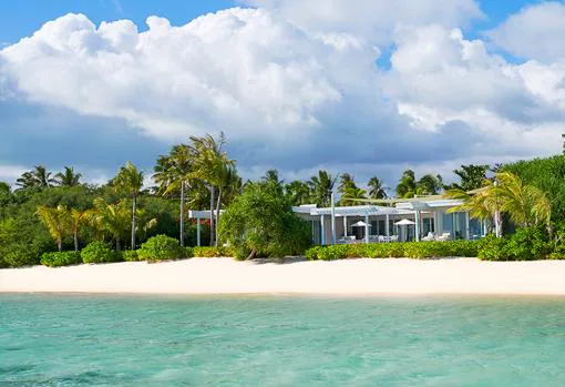 Villa del Banwa Private Island junto a la playa de arena blanca