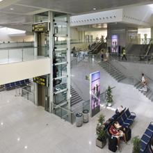 Interior del aeropuerto de Menorca