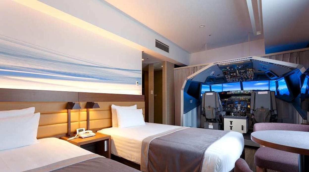 El hotel de Tokio con un simulador de vuelo dentro de la habitación