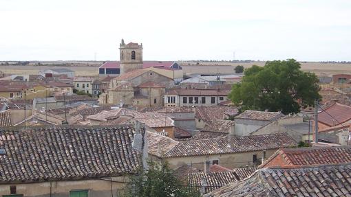 Vista del caserío y la iglesia de Santiago Apóstol