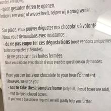 Condiciones para comer cuanto se desee, según la imagen tomada por el periodista Jon Stone