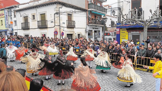 El pueblo de Ávila que sorteó la prohibición del Carnaval vistiéndose de luto y reuniéndose en casas