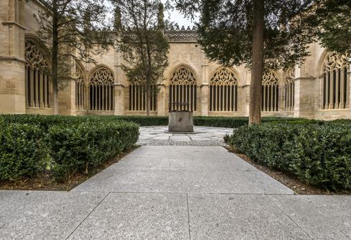 Jardín del claustro de la catedral de Segovia