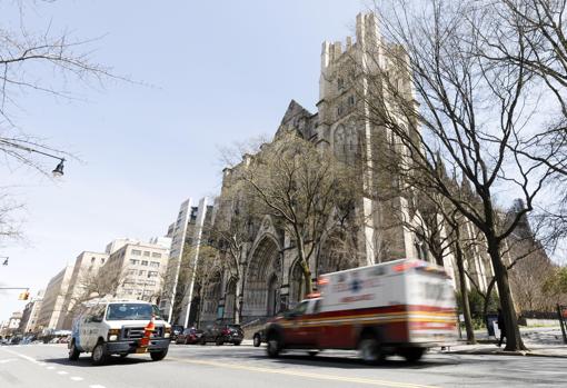 Una ambulancia delante de San Juan el Divino