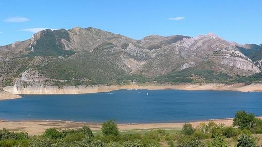 Lagos, lagunas y embalses de España para organizar unas vacaciones cercanas y baratas
