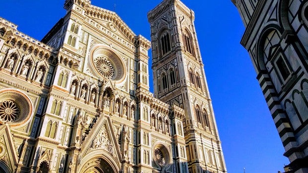 Un collar que vibra y suena: el invento de la catedral de Florencia para mantener las distancias