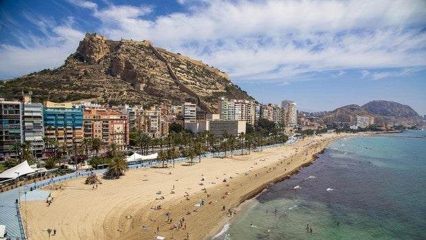 Las playas de España logran 589 banderas azules, 23 más que el año pasado