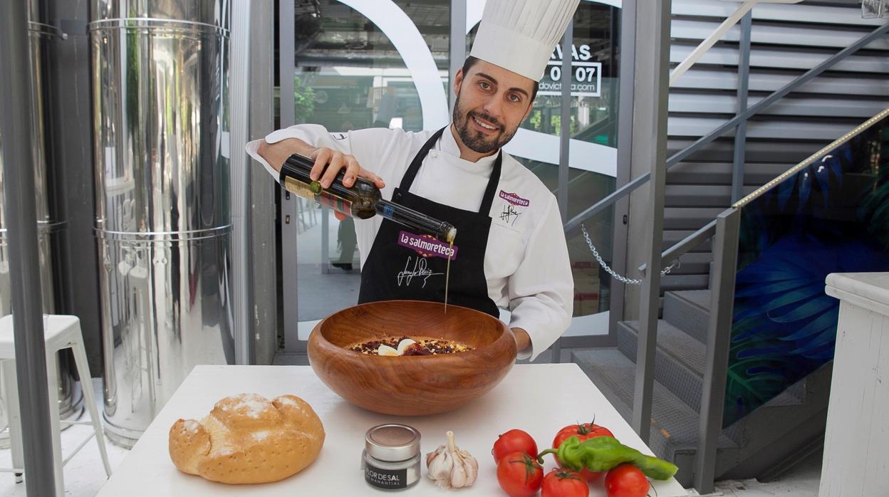 El cocinero Juanjo Ruiz, en La Salmoreteca