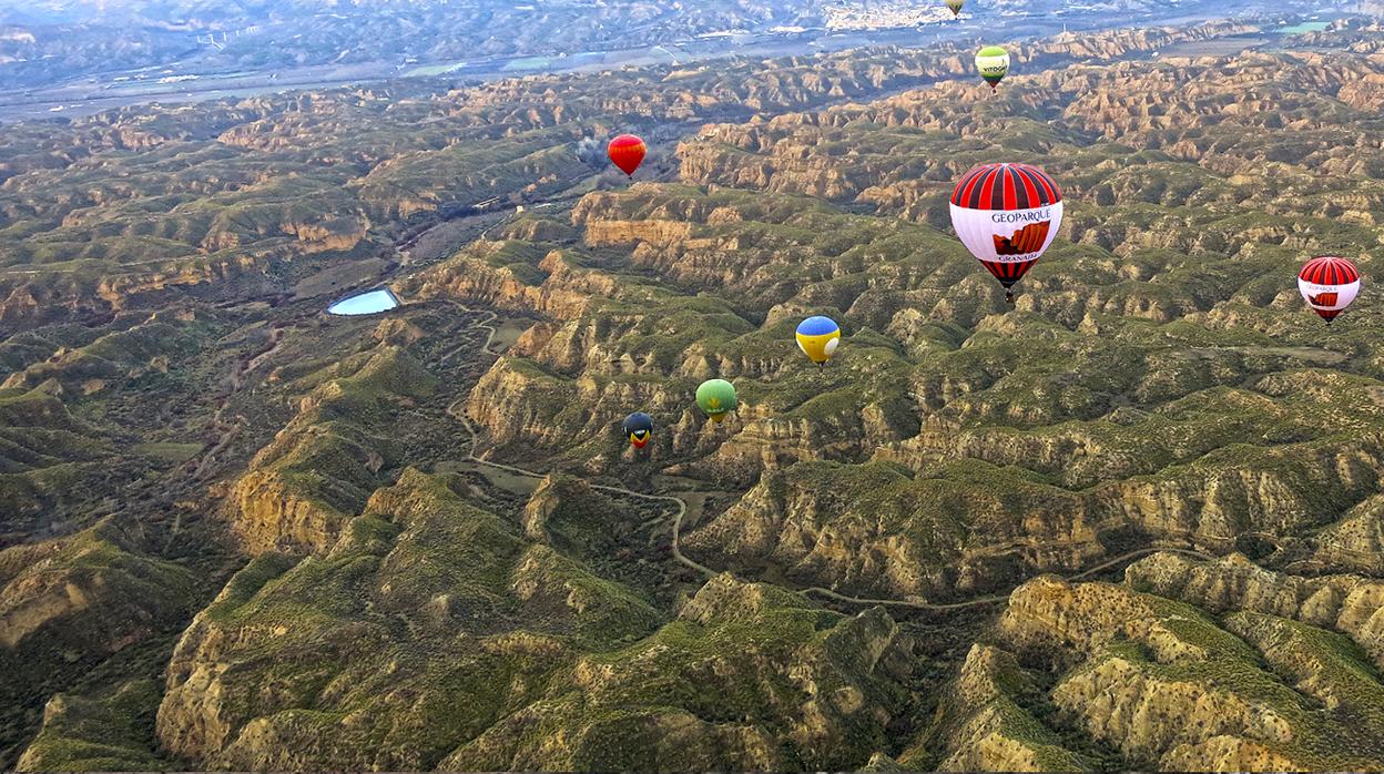 Globos aerostáticos sobrevuelan el geoparque de Granada