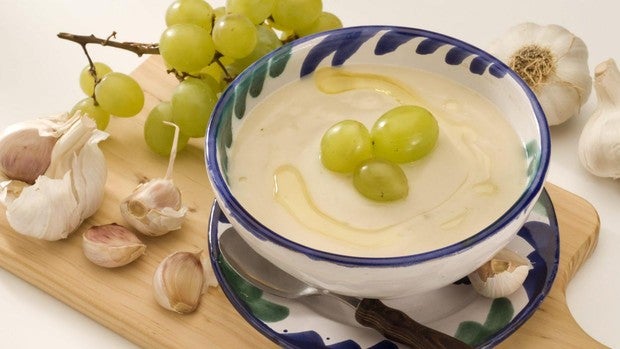 Seis sopas frías fáciles de preparar para aliviar el calor del verano