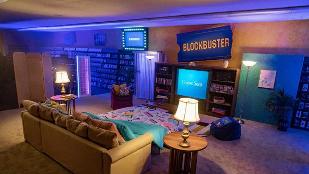 El último Blockbuster del mundo se transforma en un Airbnb lleno de nostalgia y películas VHS