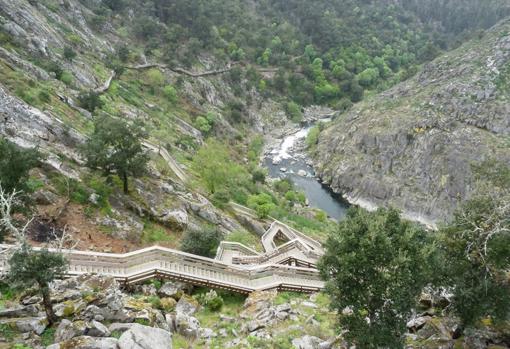 Pasadizos del Paiva, un sendero de 8,7 km hecho con pasarelas de madera