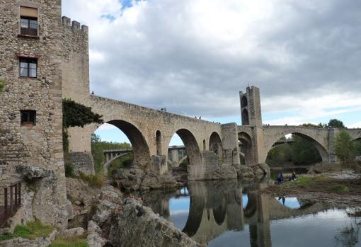 El puente románico de Besalú