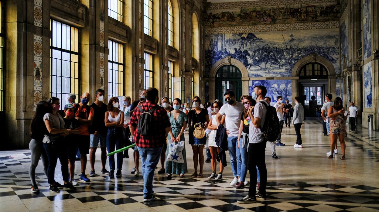 Estación de Tren Porto-São Bento, en Oporto, este verano