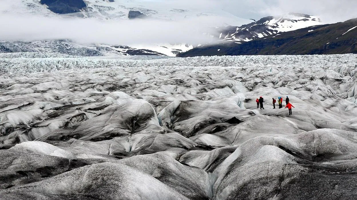 Un paseo con crampones sobre uno de los glaciares más espectaculares del mundo: el Vatnajökull