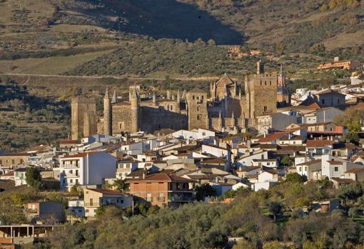 La Virgen de Guadalupe y los tesoros de uno de los pueblos más bonitos de España