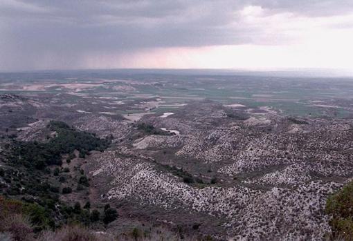 Cuatro rutas por el Aragón despoblado entre murallas, viñedos y castillos