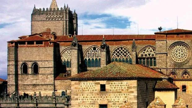 Un pasadizo secreto con leyenda y otras curiosidades de la catedral de Ávila