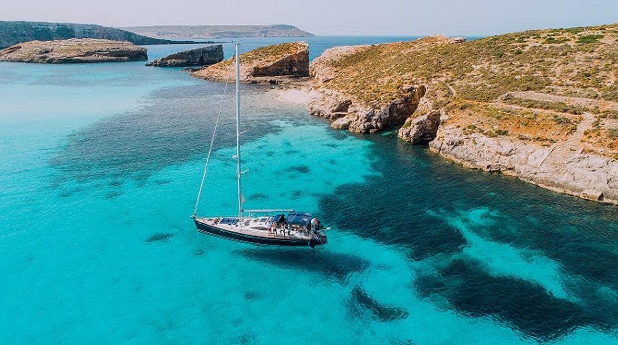 Vacaciones idílicas en la costa de Malta, uno de los países que estarán abiertos para turistas vacunados a partir del 1 de junio