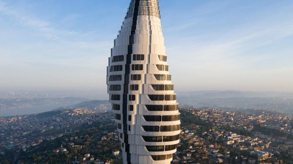 Detalle de la nueva torre de radio y televisión de Estambul, fotografiada por Naaro para Melike Altınışık Architects