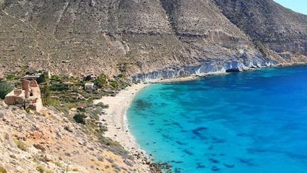 Ocho increíbles playas de aguas turquesa en Andalucía: viaja al Caribe sin salir de España