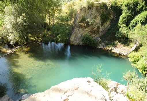 Charco Frío, a la entrada de la Cueva del Gato