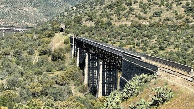 Así son los vertiginosos puentes y túneles que sortearon los Arribes del Duero