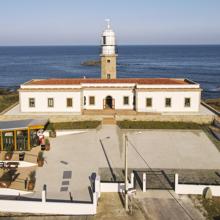 Vista del faro de Lariño