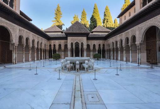 Patio de los Leones