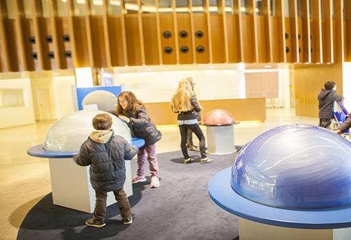 Niños en el Parque de las Ciencias de Granada