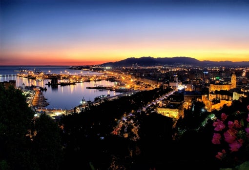 Málaga capital al atardecer