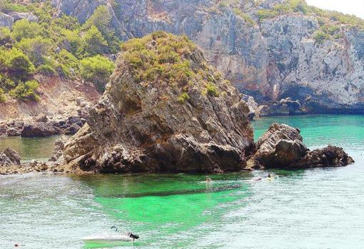 Los cuatro acantilados más impresionantes de la costa andaluza