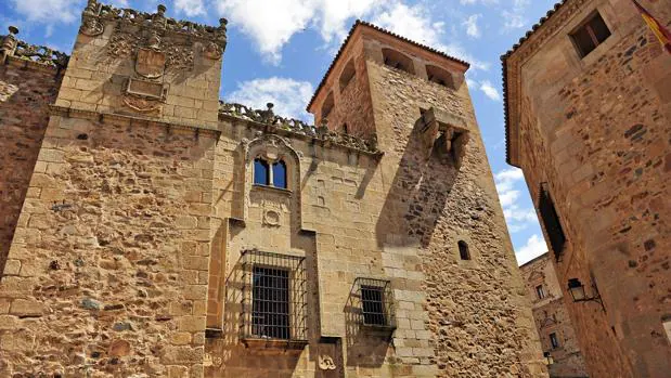 Los 18 palacios más bonitos y menos conocidos de España