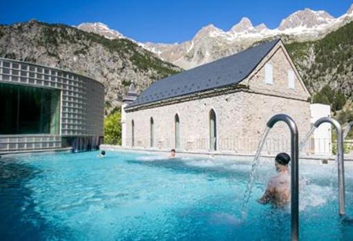 Imagen de piscina exterior del Balneario de Panticosa, Huesca