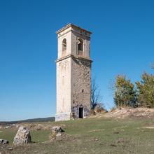 Torre de la iglesia en ruinas de Ochate