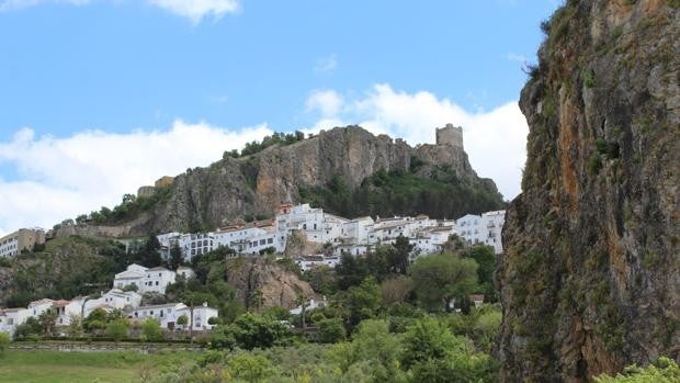 Zahara de la Sierra, riqueza natural en pleno corazón verde de la provincia de Cádiz