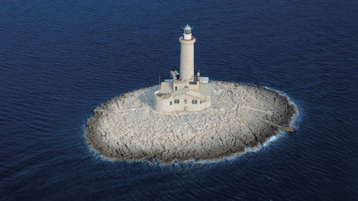 Imagen del faro Porer, en Croacia