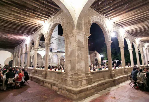 En la Abadía de Santa María Real de Párraces se recraron los interiores de un monasterio italiano