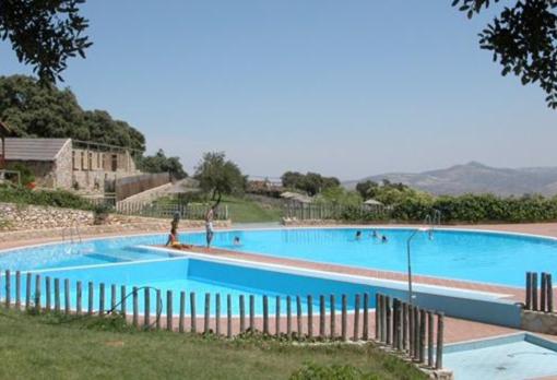 Piscina del camping del Peñón de Algámitas