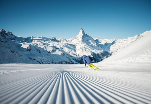 Descenso en Zermatt con el Matterhorn de fondo