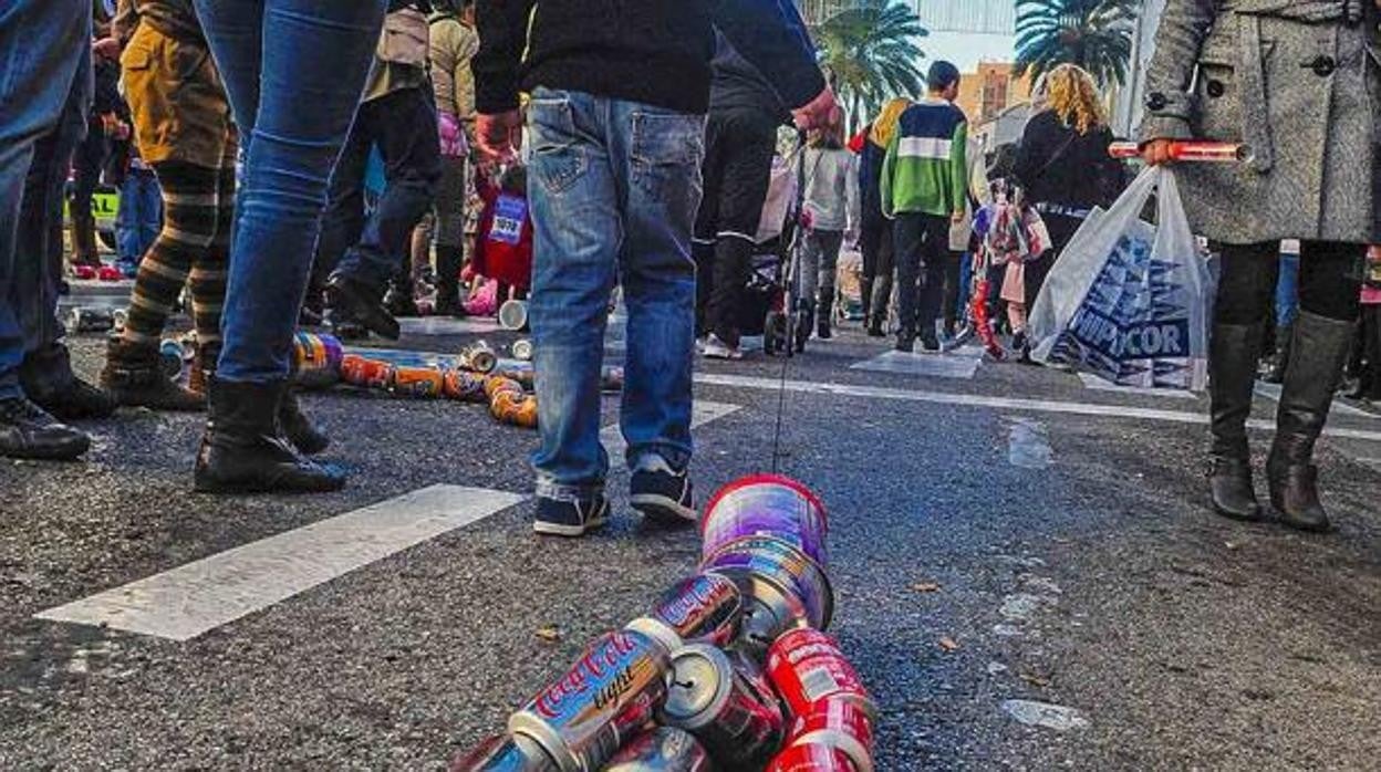 Arrastre de latas en Algeciras